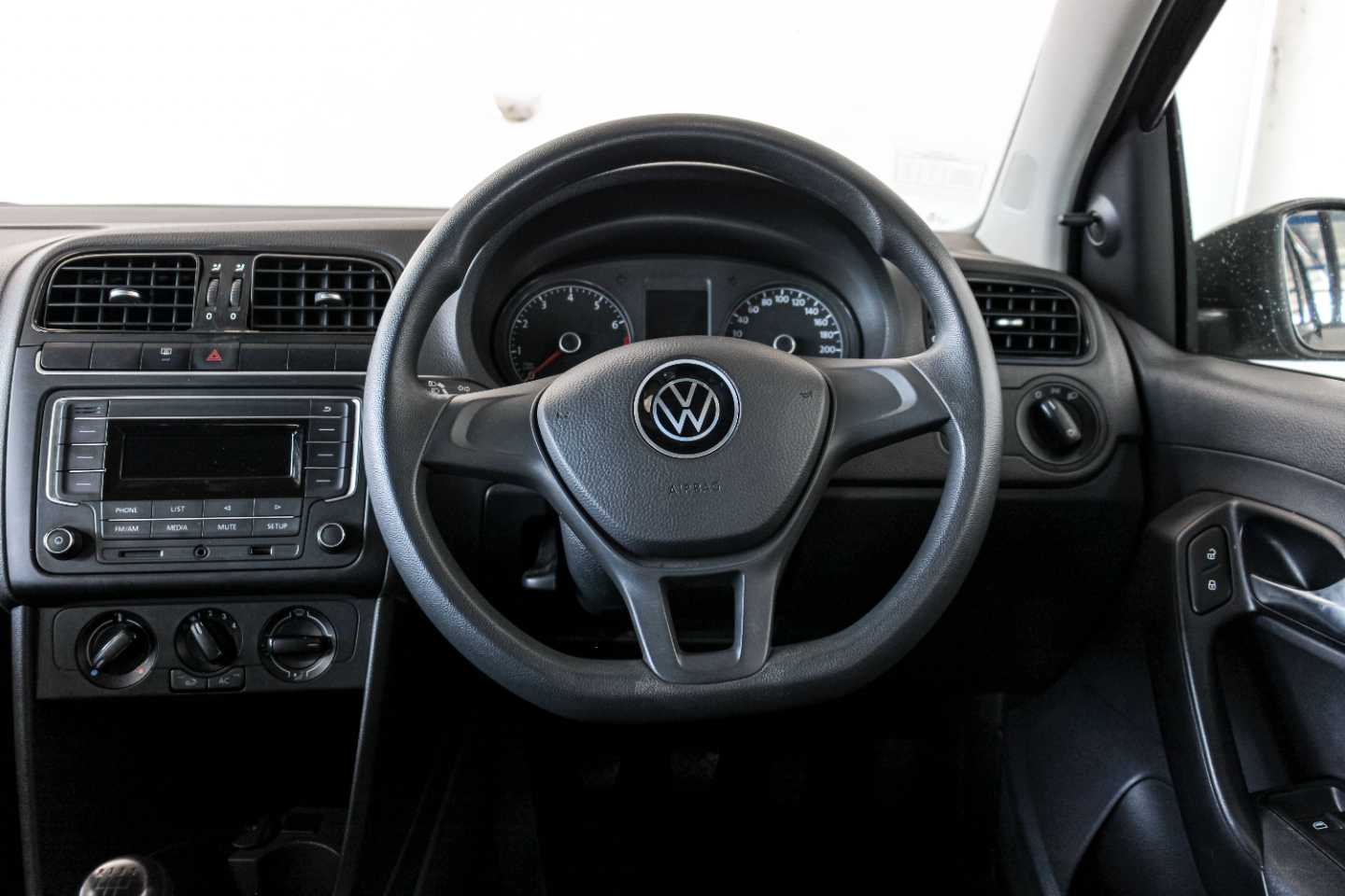 VOLKSWAGEN POLO VIVO 1.4 TRENDLINE (5DR) - 14 