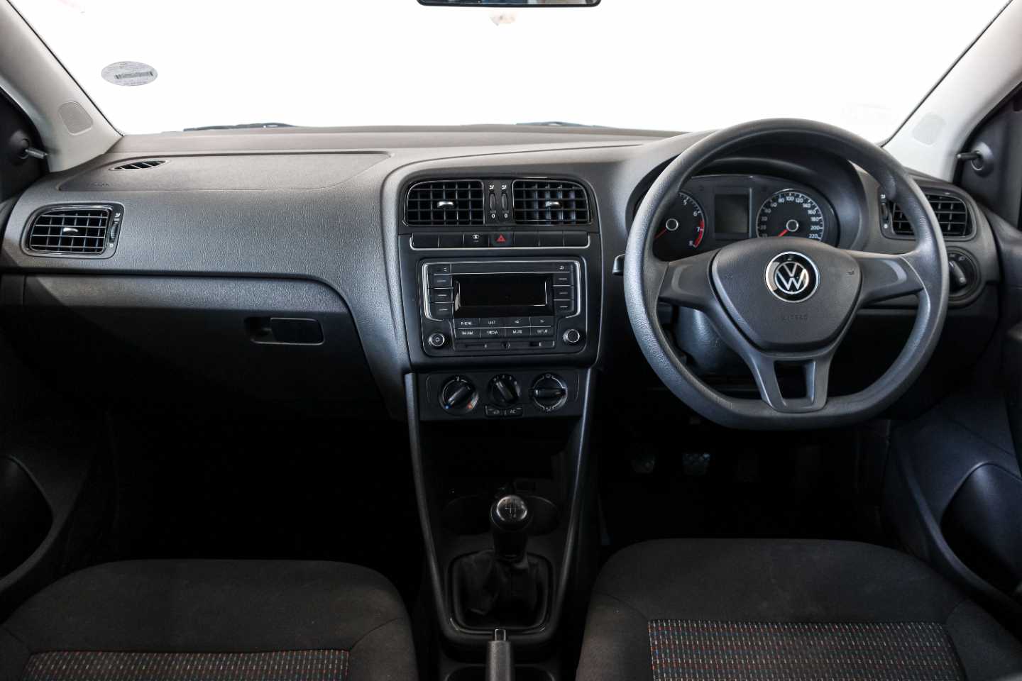 VOLKSWAGEN POLO VIVO 1.4 TRENDLINE (5DR) - 12 