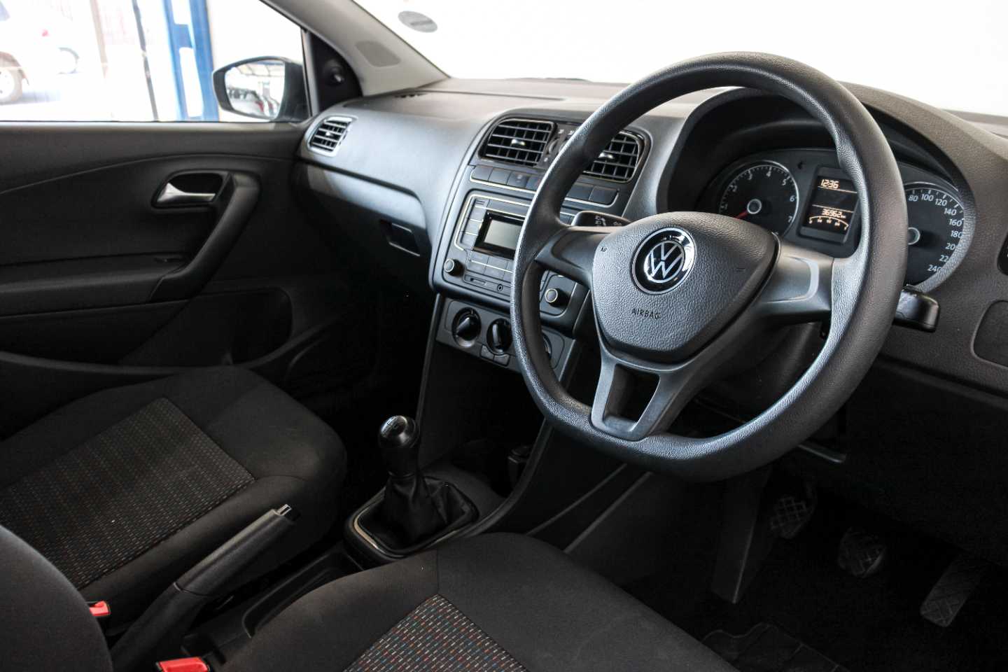 VOLKSWAGEN POLO VIVO 1.4 TRENDLINE (5DR) - 15 