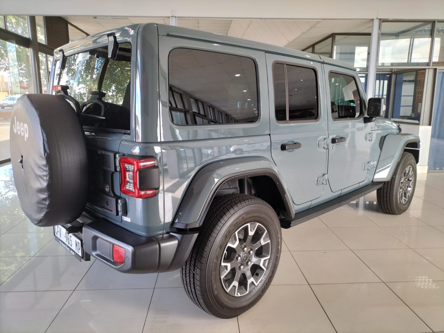 JEEP WRANGLER SAHARA 2.0T A/T 4DR - 8 