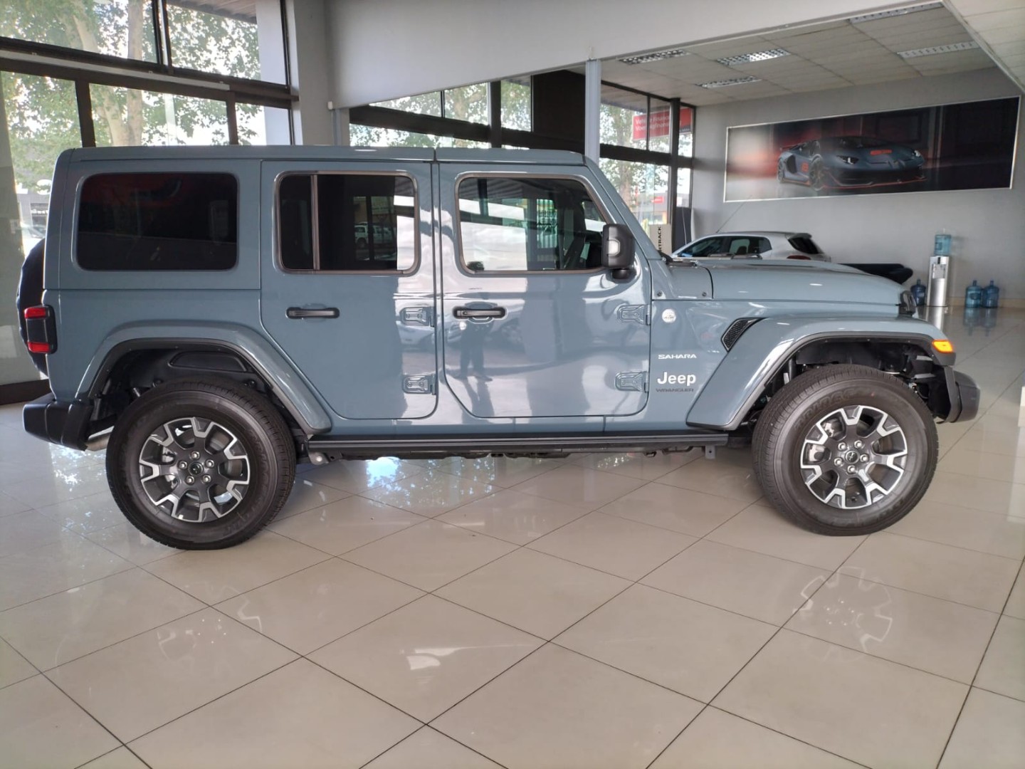 JEEP WRANGLER SAHARA 2.0T A/T 4DR - 12 