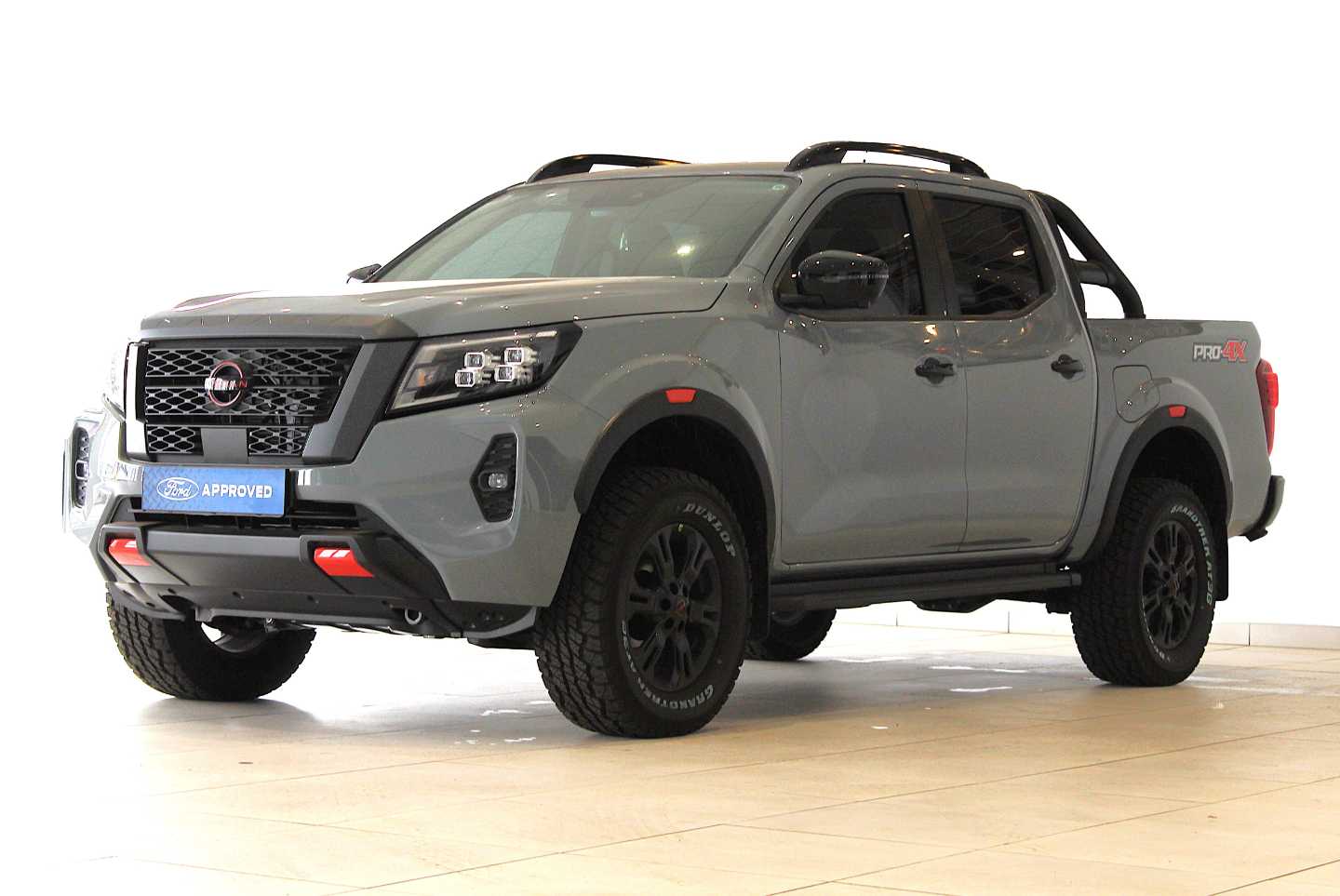 NISSAN NAVARA 2.5DDTI PRO-4X 4X4 A/T D/C P/U - 2 