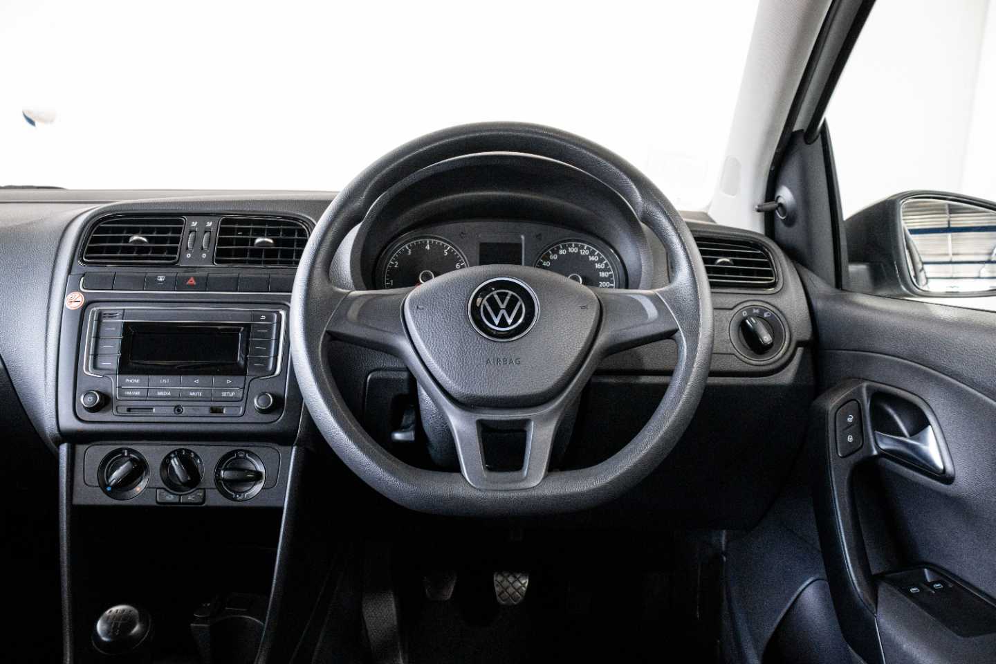 VOLKSWAGEN POLO VIVO 1.4 TRENDLINE (5DR) - 12 