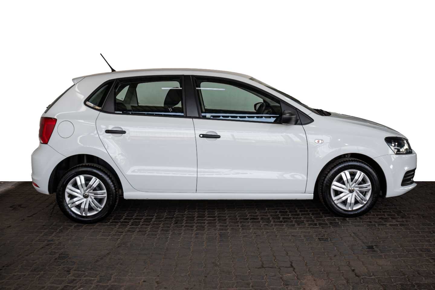 VOLKSWAGEN POLO VIVO 1.4 TRENDLINE (5DR) - 10 