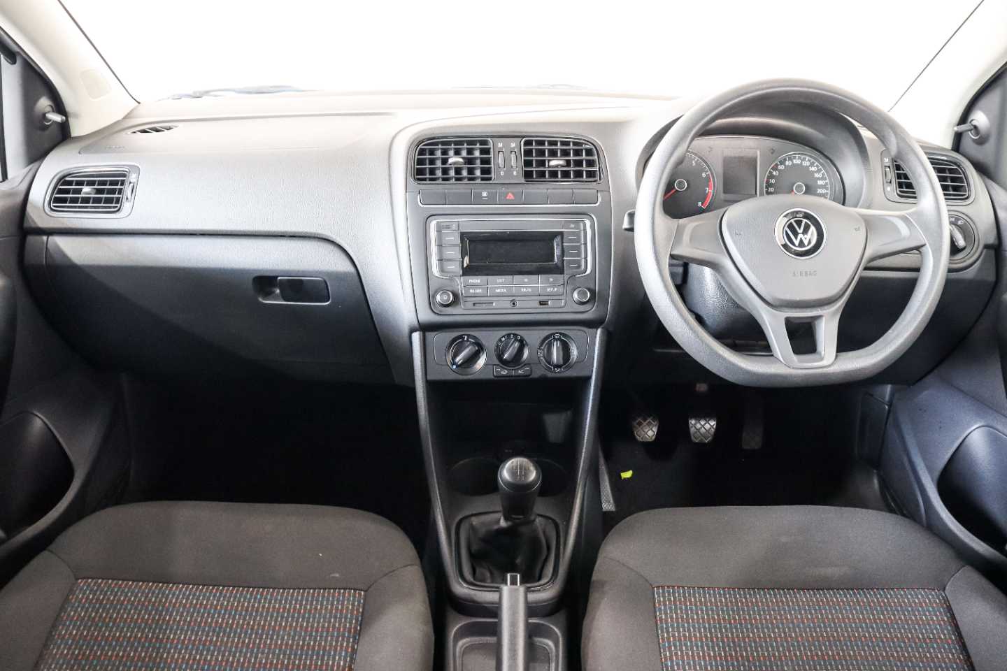 VOLKSWAGEN POLO VIVO 1.4 TRENDLINE (5DR) - 17 