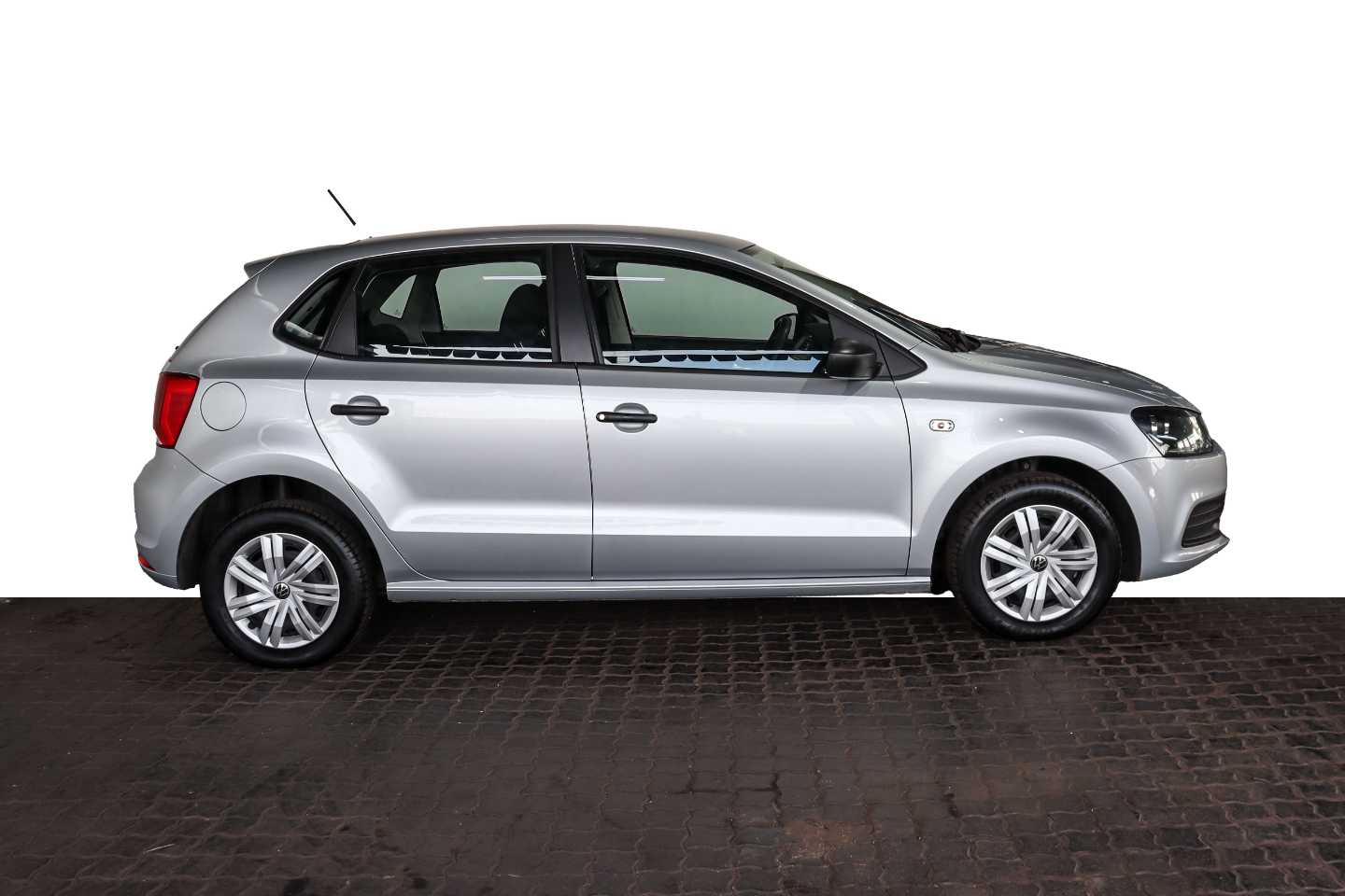 VOLKSWAGEN POLO VIVO 1.4 TRENDLINE (5DR) - 7 