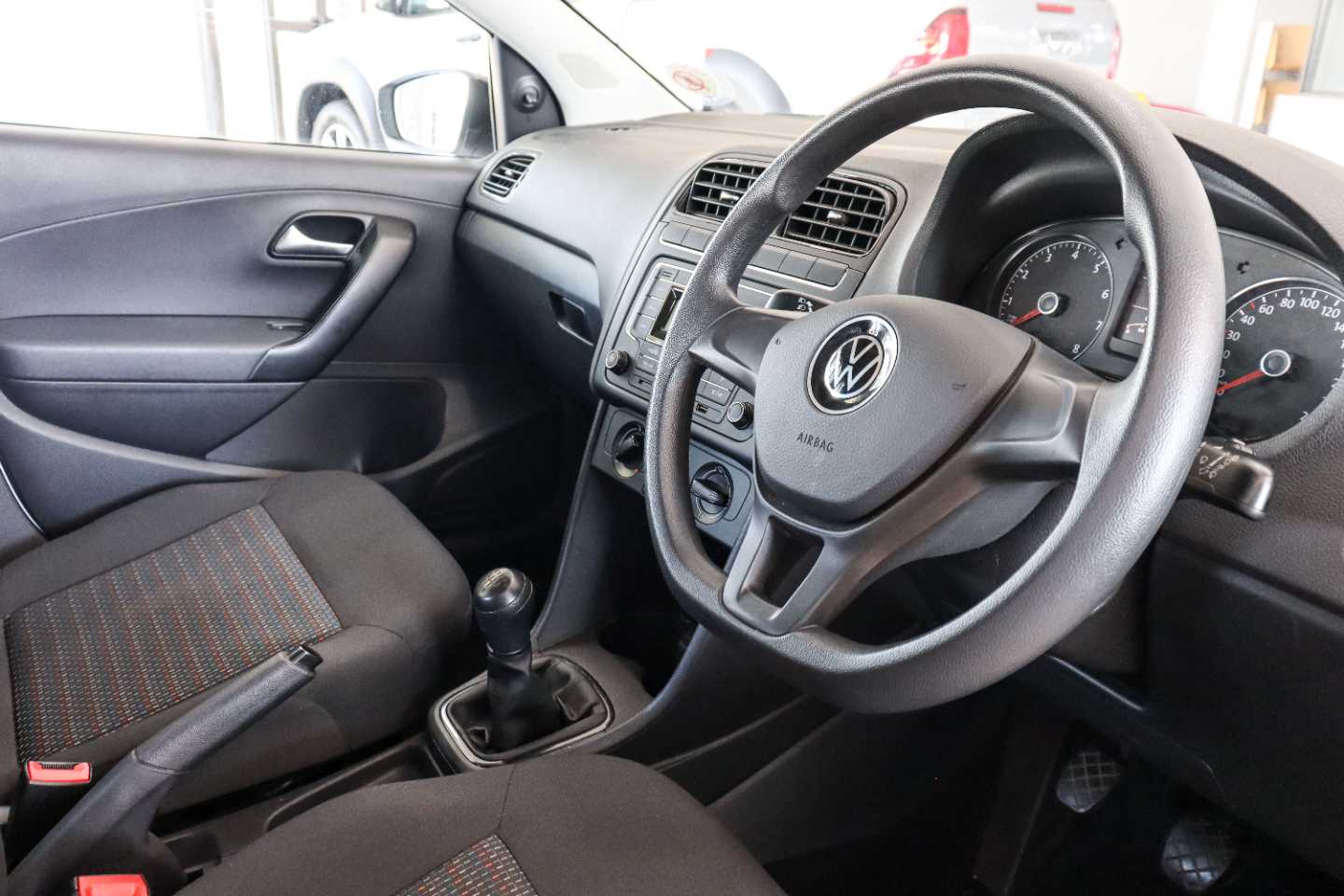 VOLKSWAGEN POLO VIVO 1.4 TRENDLINE (5DR) - 17 