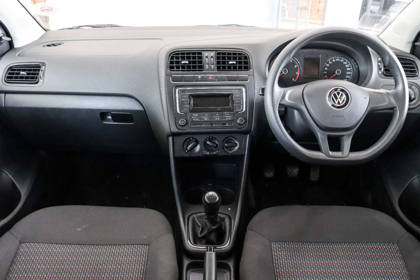 VOLKSWAGEN POLO VIVO 1.4 TRENDLINE (5DR) - 16 