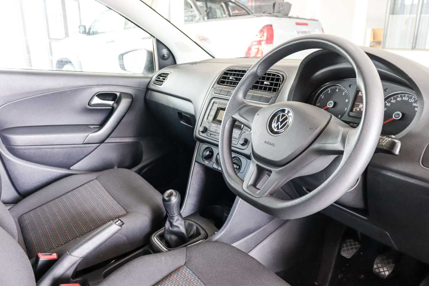 VOLKSWAGEN POLO VIVO 1.4 TRENDLINE (5DR) - 15 