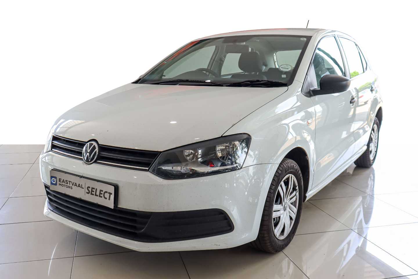 VOLKSWAGEN POLO VIVO 1.4 TRENDLINE (5DR) - 2 