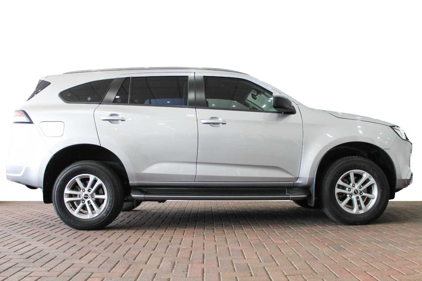 ISUZU MU-X 3.0D LS A/T - 6 