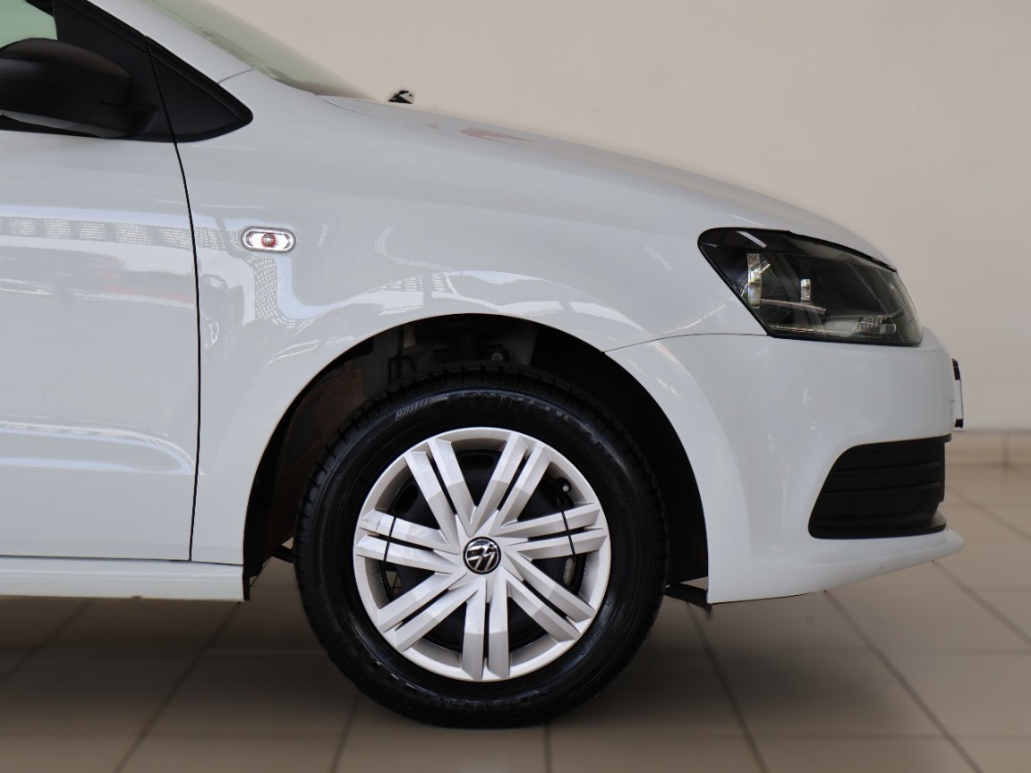 VOLKSWAGEN POLO VIVO 1.4 TRENDLINE (5DR) - 3 