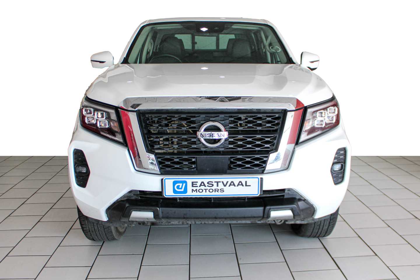 NISSAN NAVARA 2.5DDTI LE/LE PLUS 4X4 A/T D/C P/U - 2 