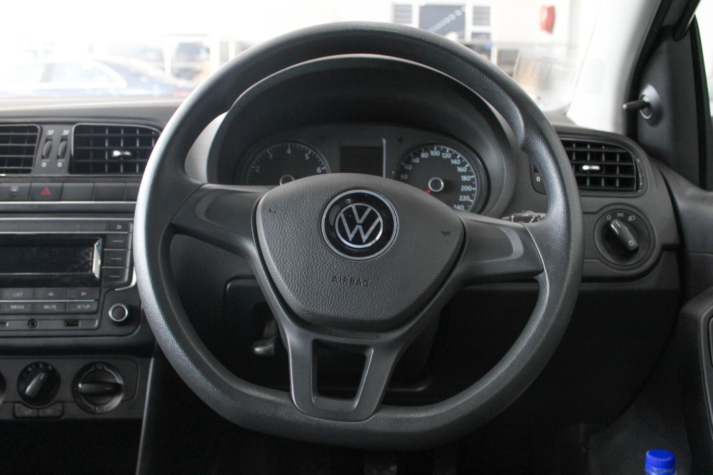 VOLKSWAGEN POLO VIVO 1.4 TRENDLINE (5DR) - 17 