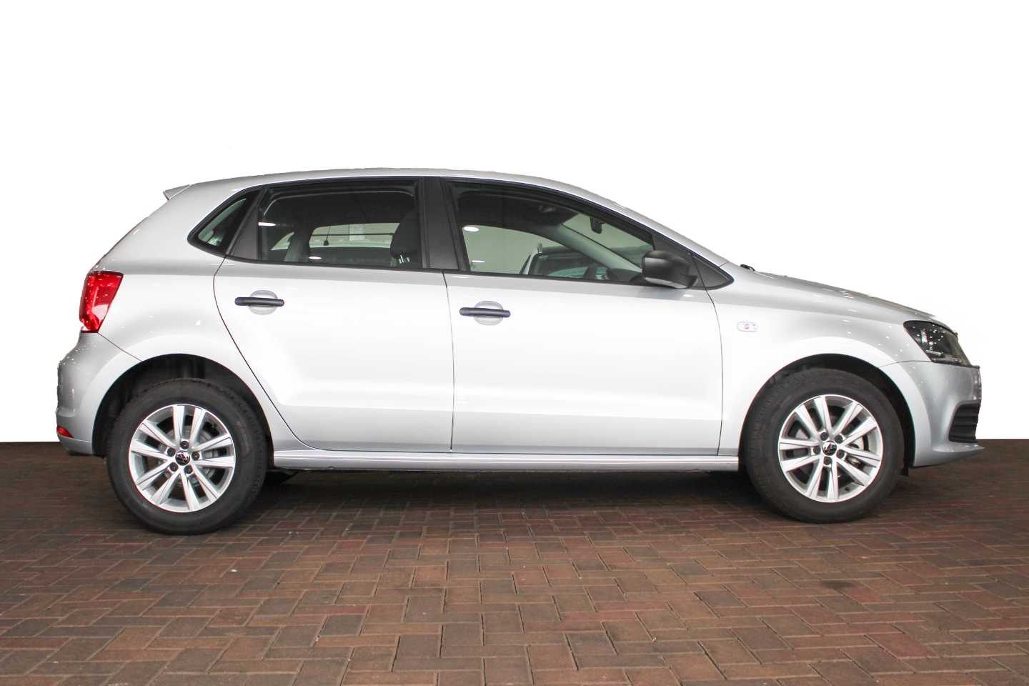 VOLKSWAGEN POLO VIVO 1.4 TRENDLINE (5DR) - 6 