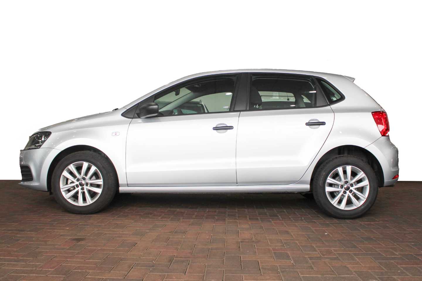 VOLKSWAGEN POLO VIVO 1.4 TRENDLINE (5DR) - 3 