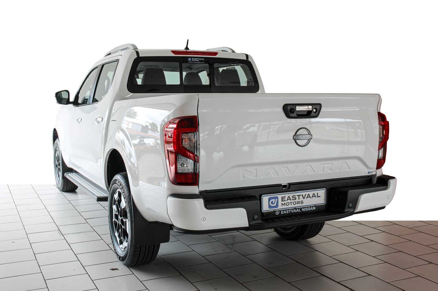 NISSAN NAVARA 2.5DDTI LE/LE PLUS A/T D/C P/U - 4 