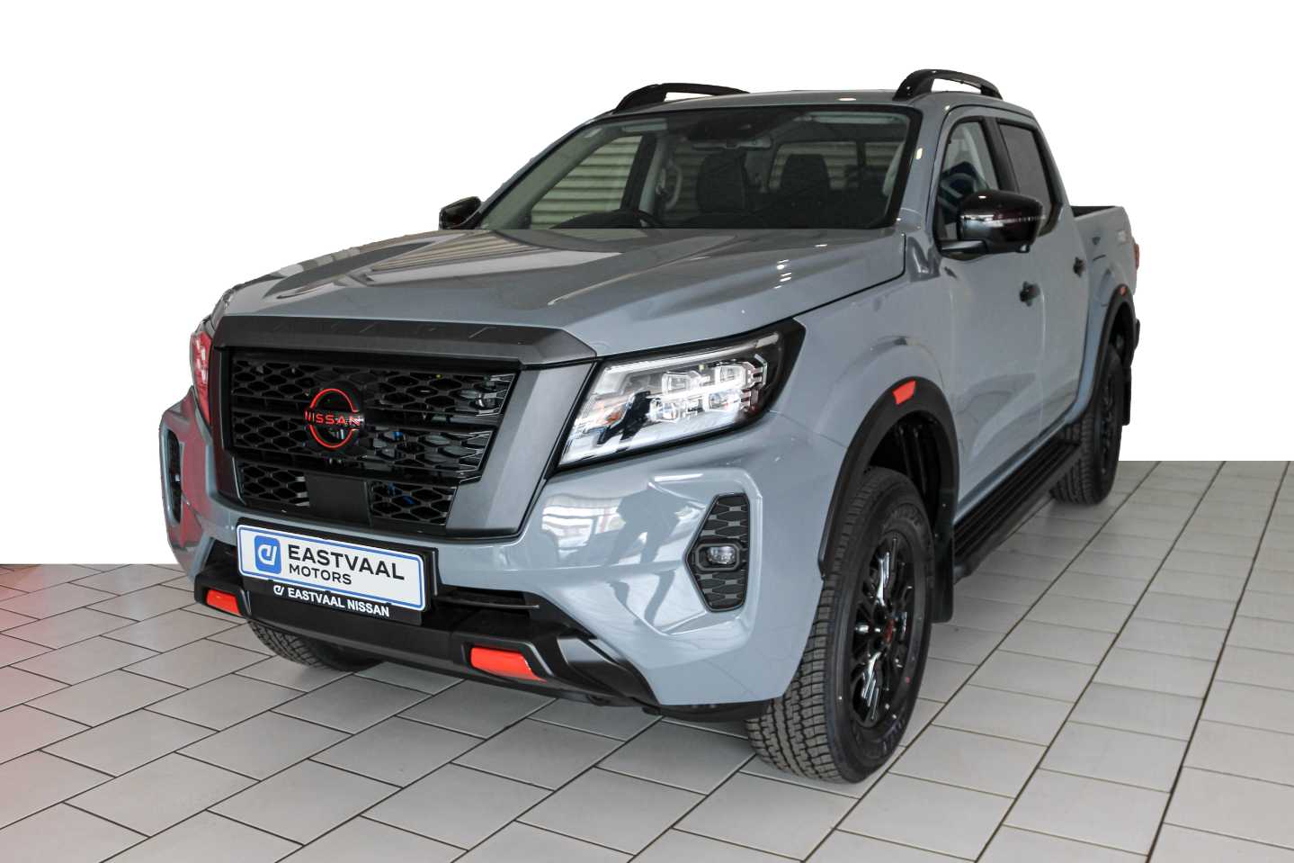 NISSAN NAVARA 2.5DDTI PRO-2X A/T D/C P/U - 2 