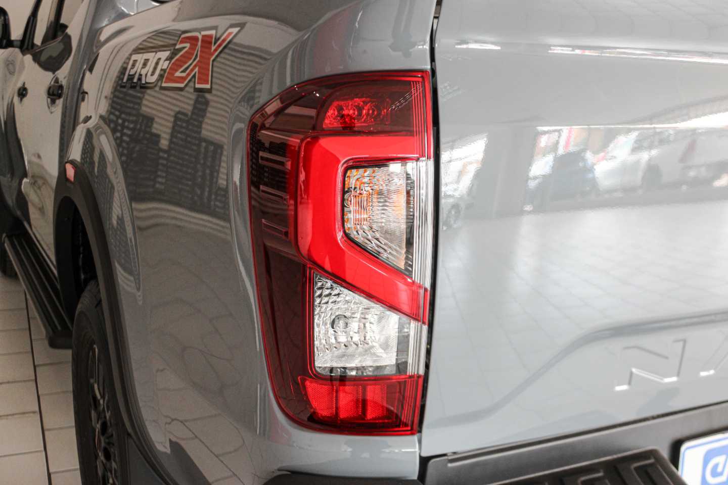 NISSAN NAVARA 2.5DDTI PRO-2X A/T D/C P/U - 8 