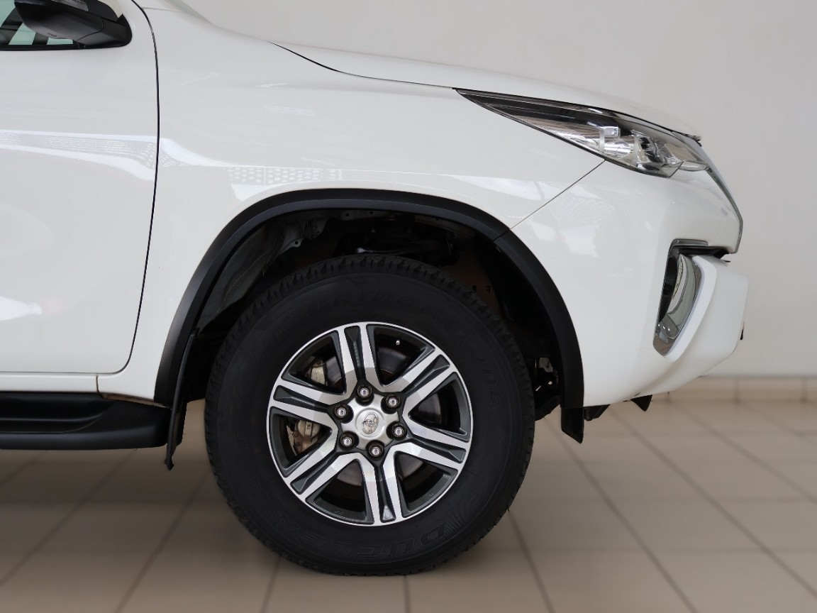 TOYOTA FORTUNER 2.4GD-6 R/B A/T - 5 