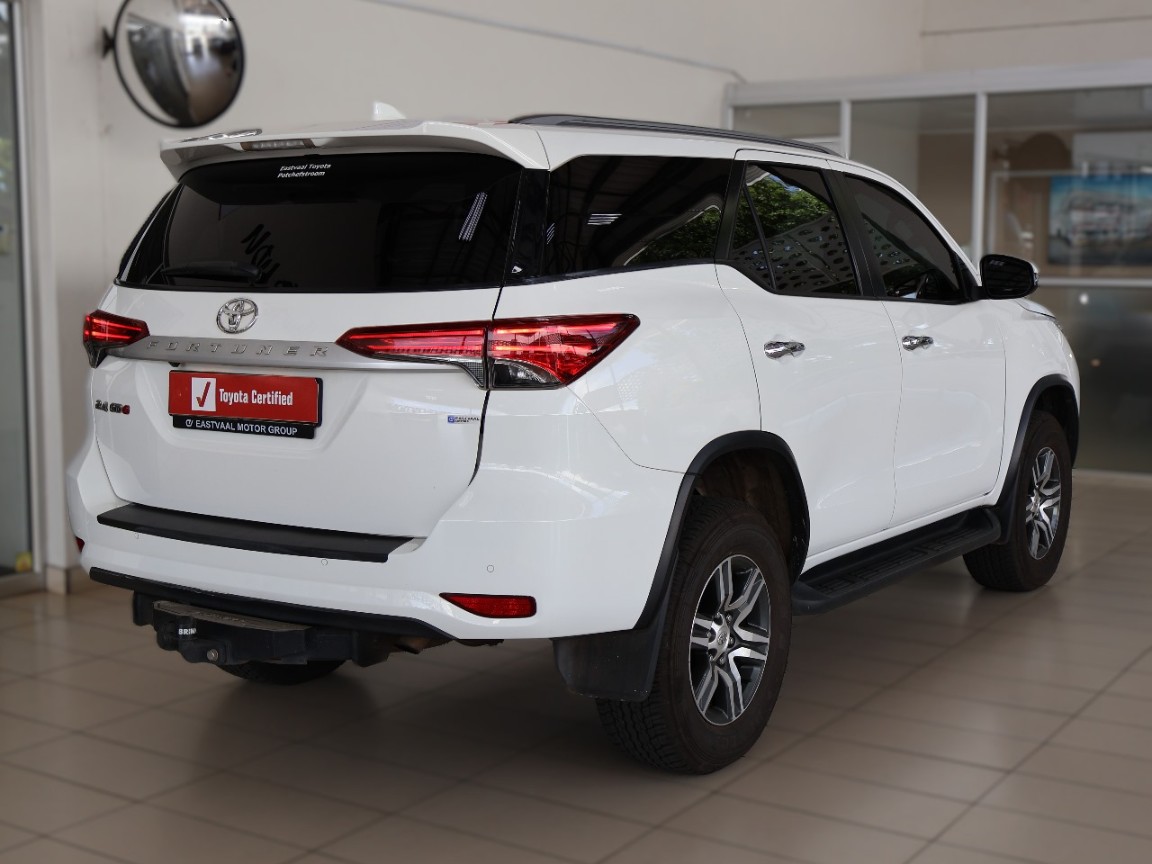 TOYOTA FORTUNER 2.4GD-6 R/B - 2 