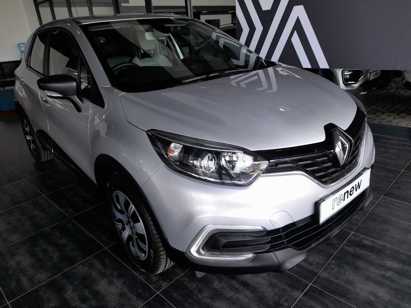 Renault Captur 900T Blaze 5 Door