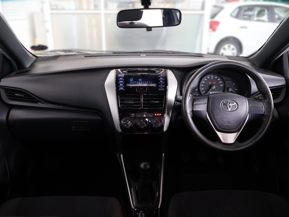 TOYOTA YARIS 1.5 Xi 5Dr - 17 