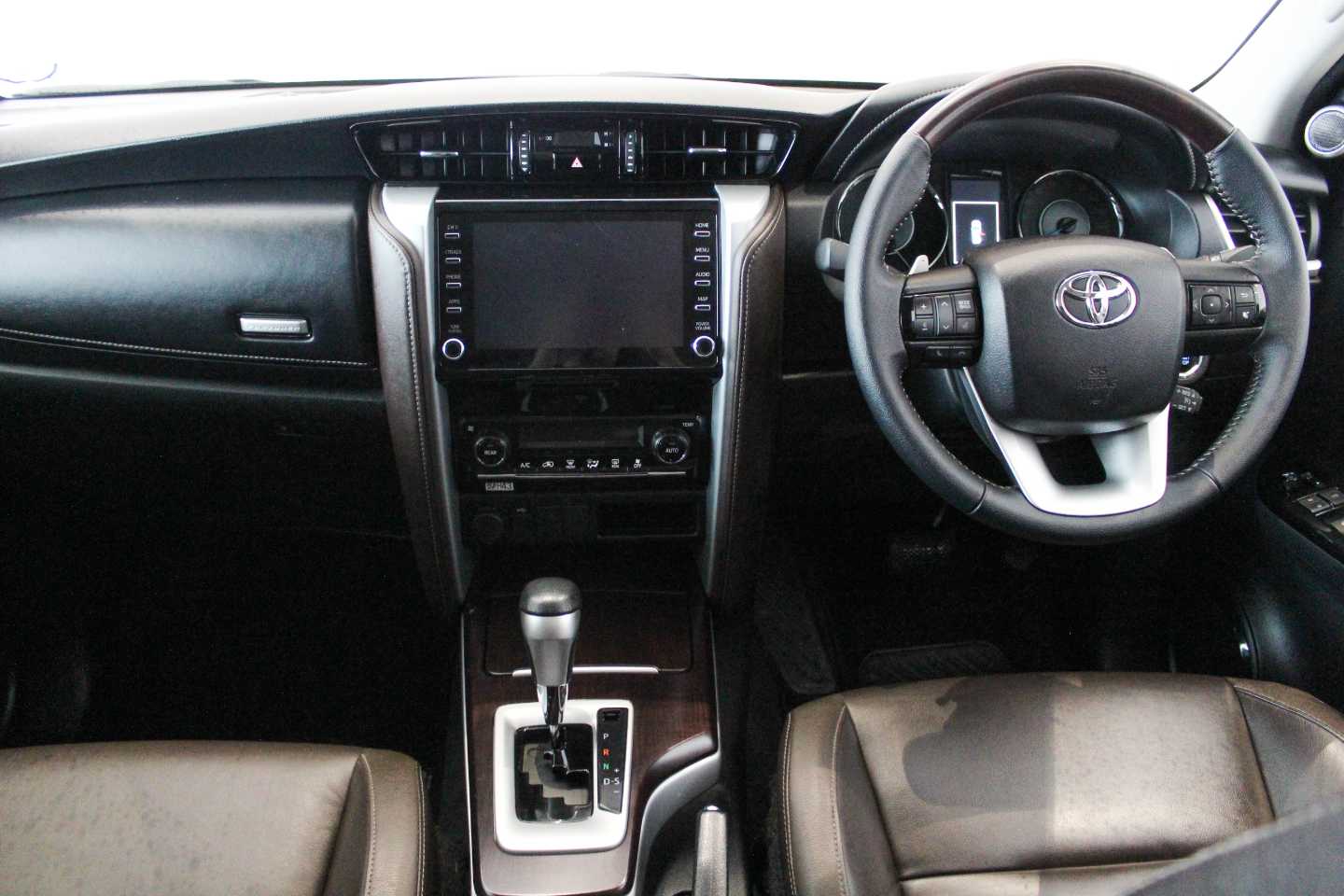 TOYOTA FORTUNER 2.8GD-6 EPIC A/T - 16 