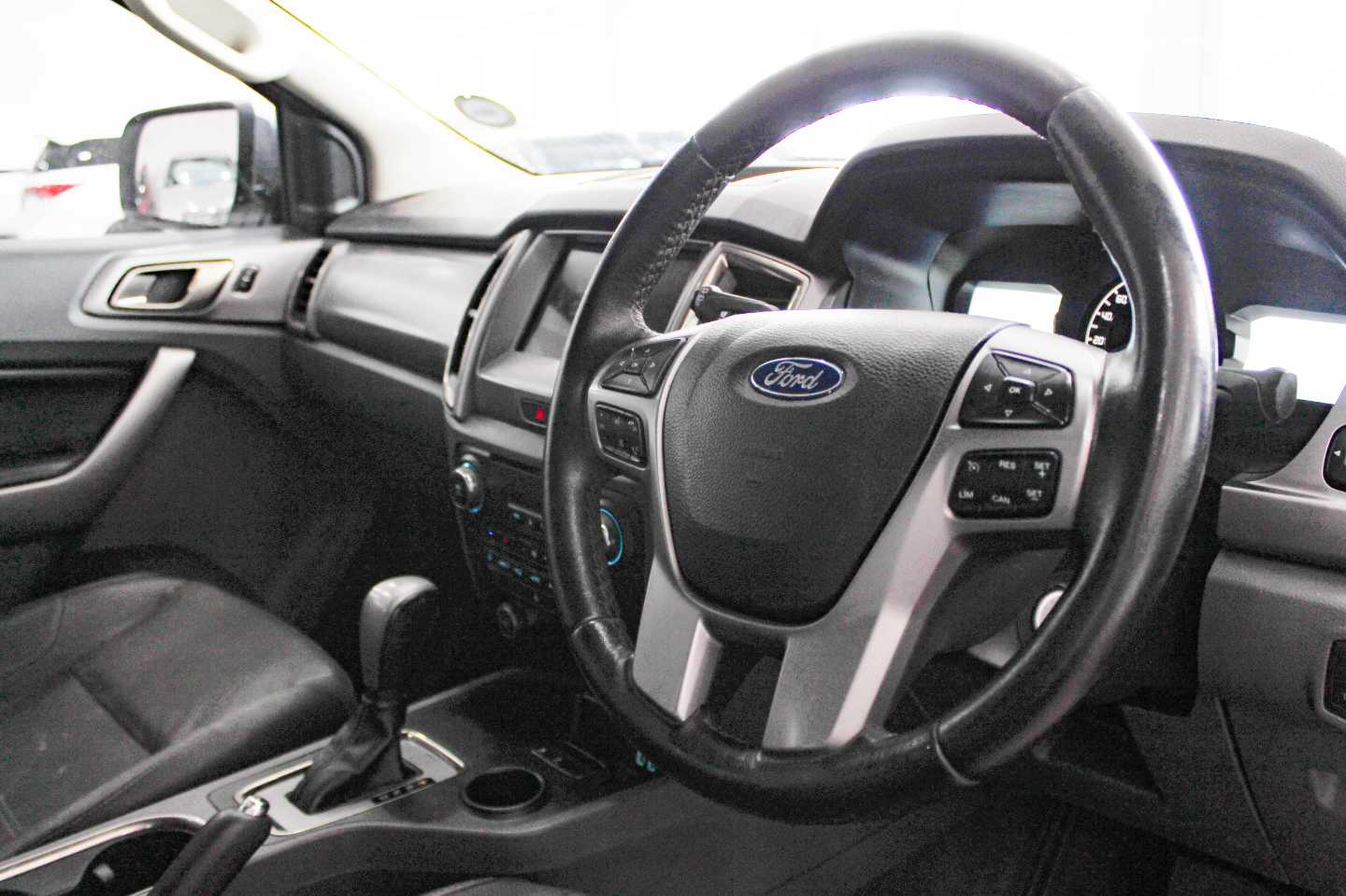 FORD EVEREST 3.2 TDCi  XLT A/T - 14 