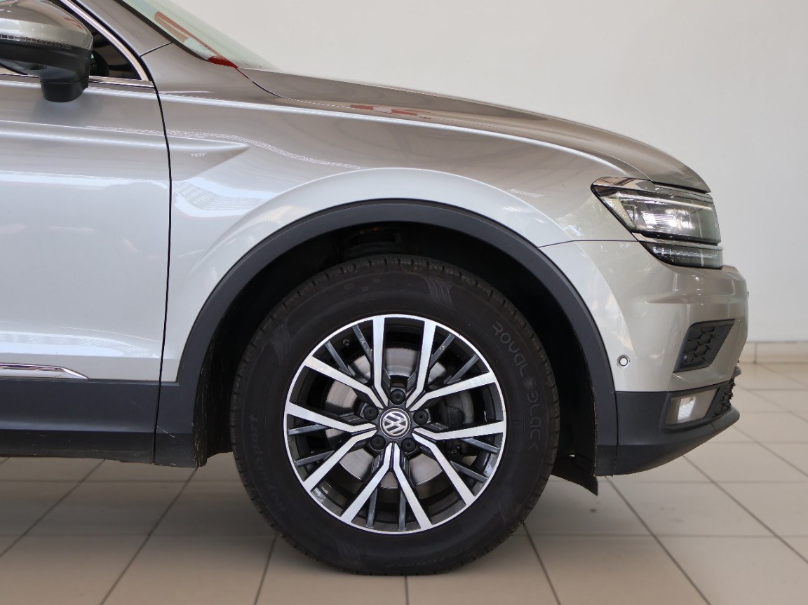 VOLKSWAGEN TIGUAN 2.0 TDI COMFORTLINE 4/MOT DSG - 4 