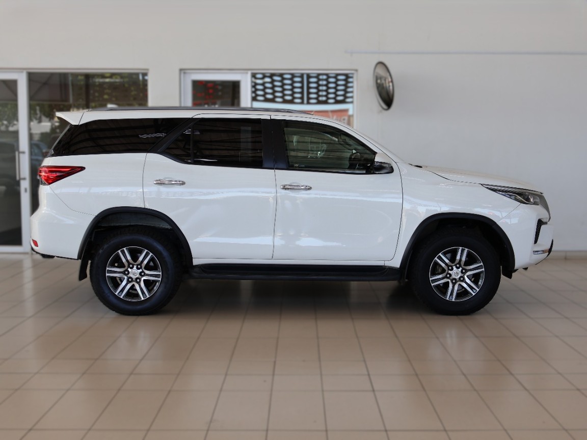 TOYOTA FORTUNER 2.4GD-6 R/B A/T - 4 