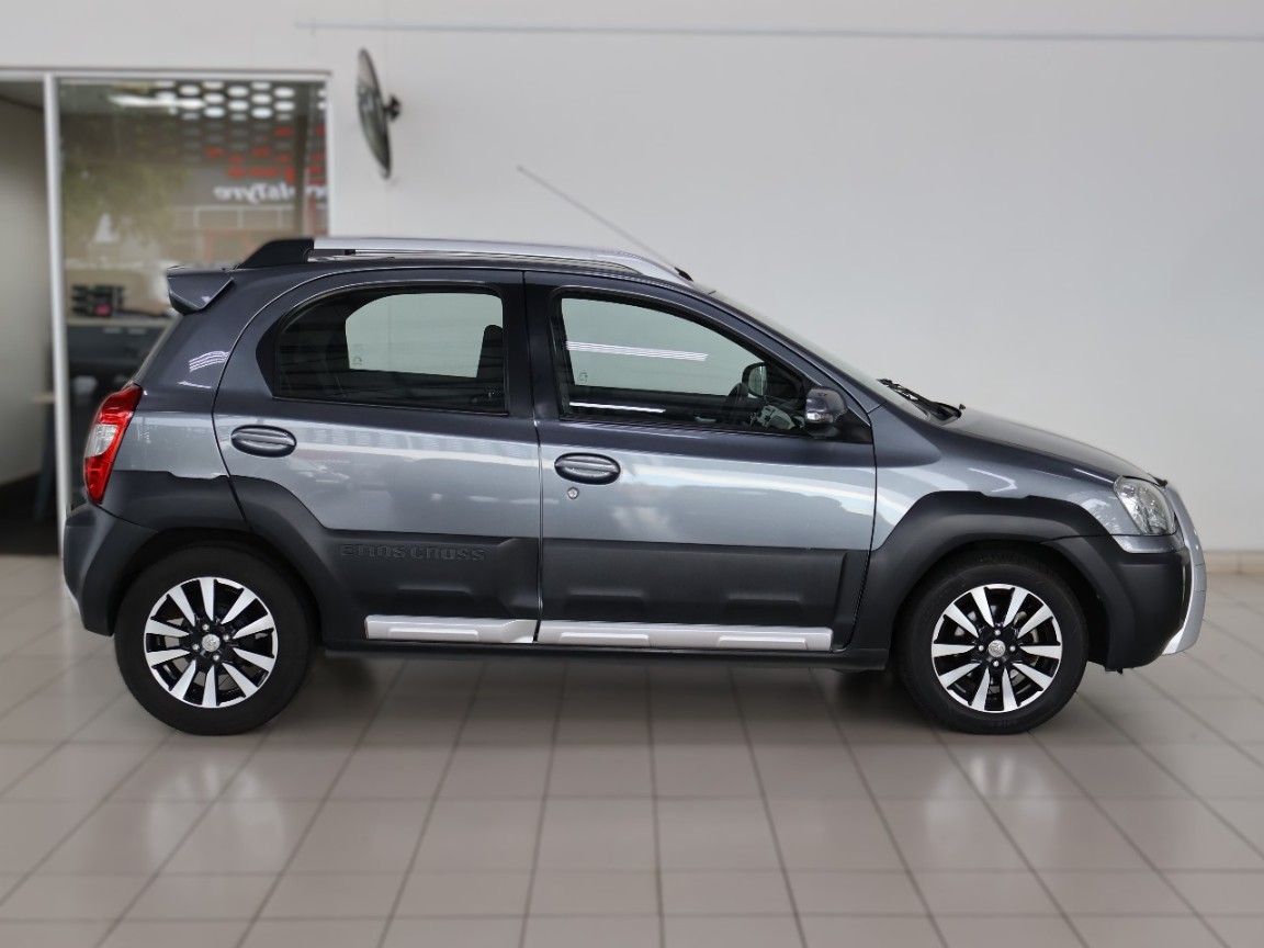 TOYOTA ETIOS CROSS 1.5 Xs 5Dr - 6 