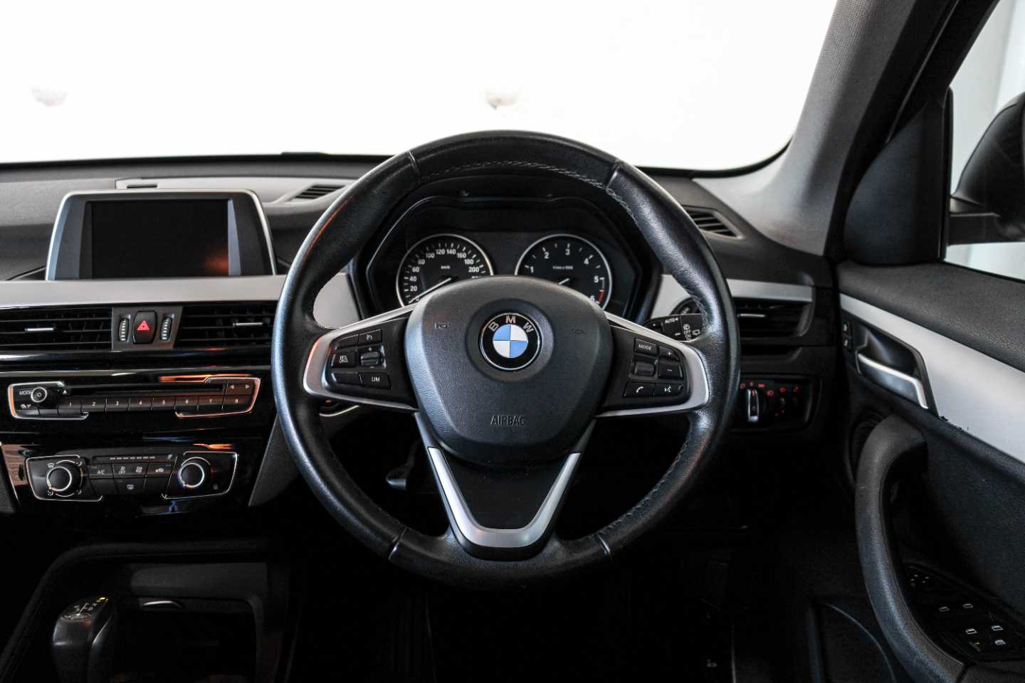 BMW X1 sDRIVE20d A/T (F48) - 9 