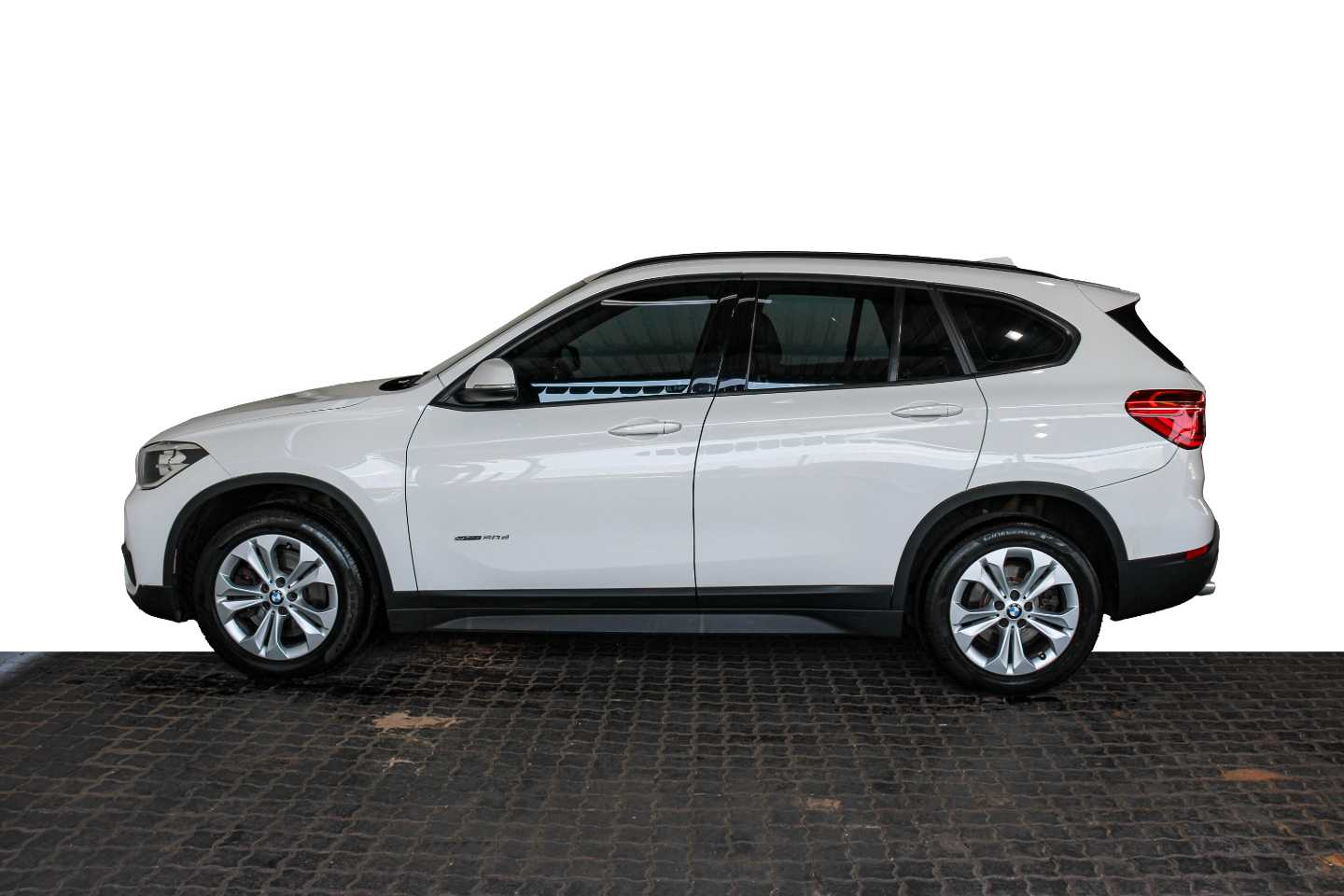 BMW X1 sDRIVE20d A/T (F48) - 6 