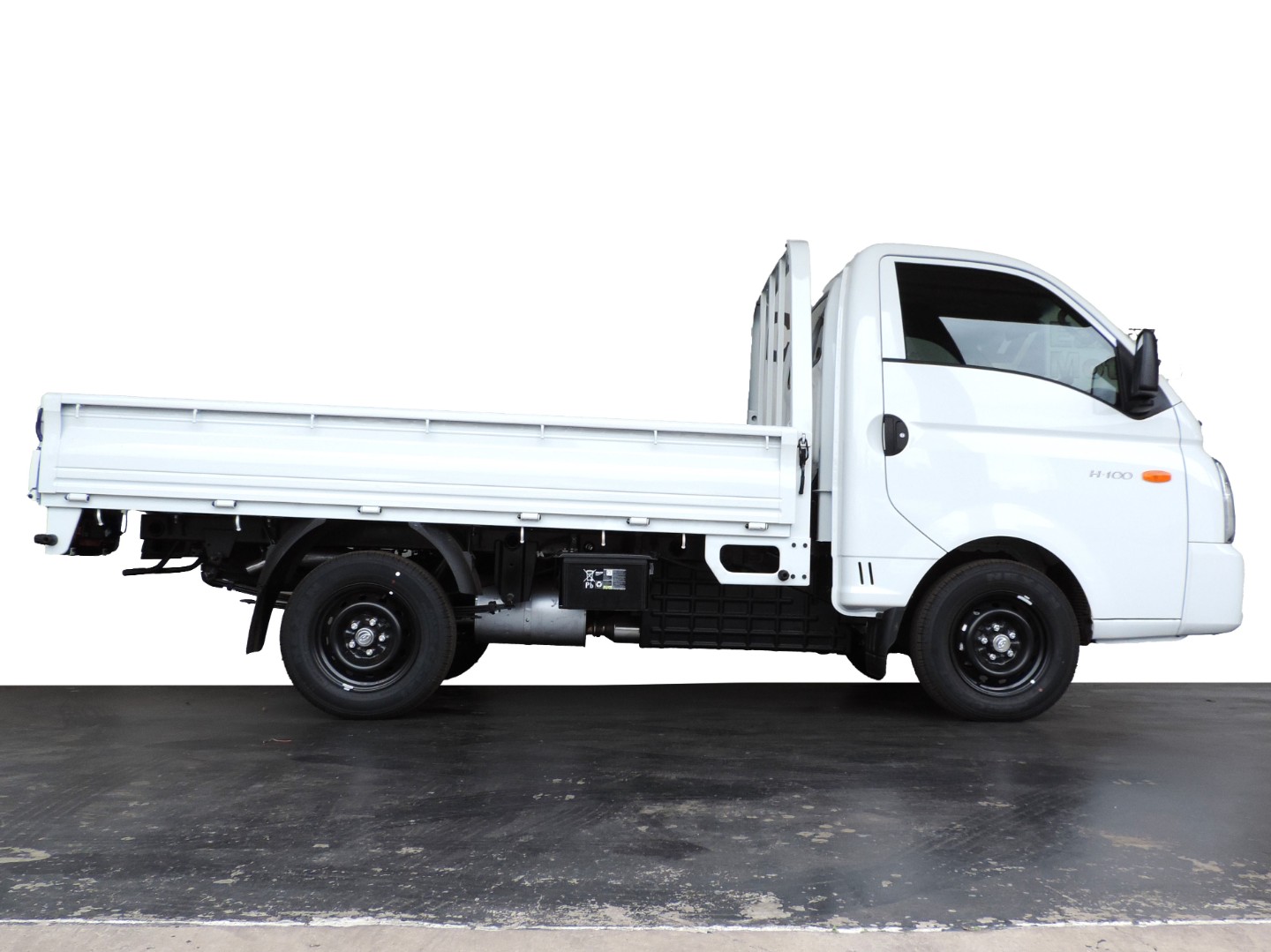 HYUNDAI H100 2.6D A/C F/C D/S - 8 