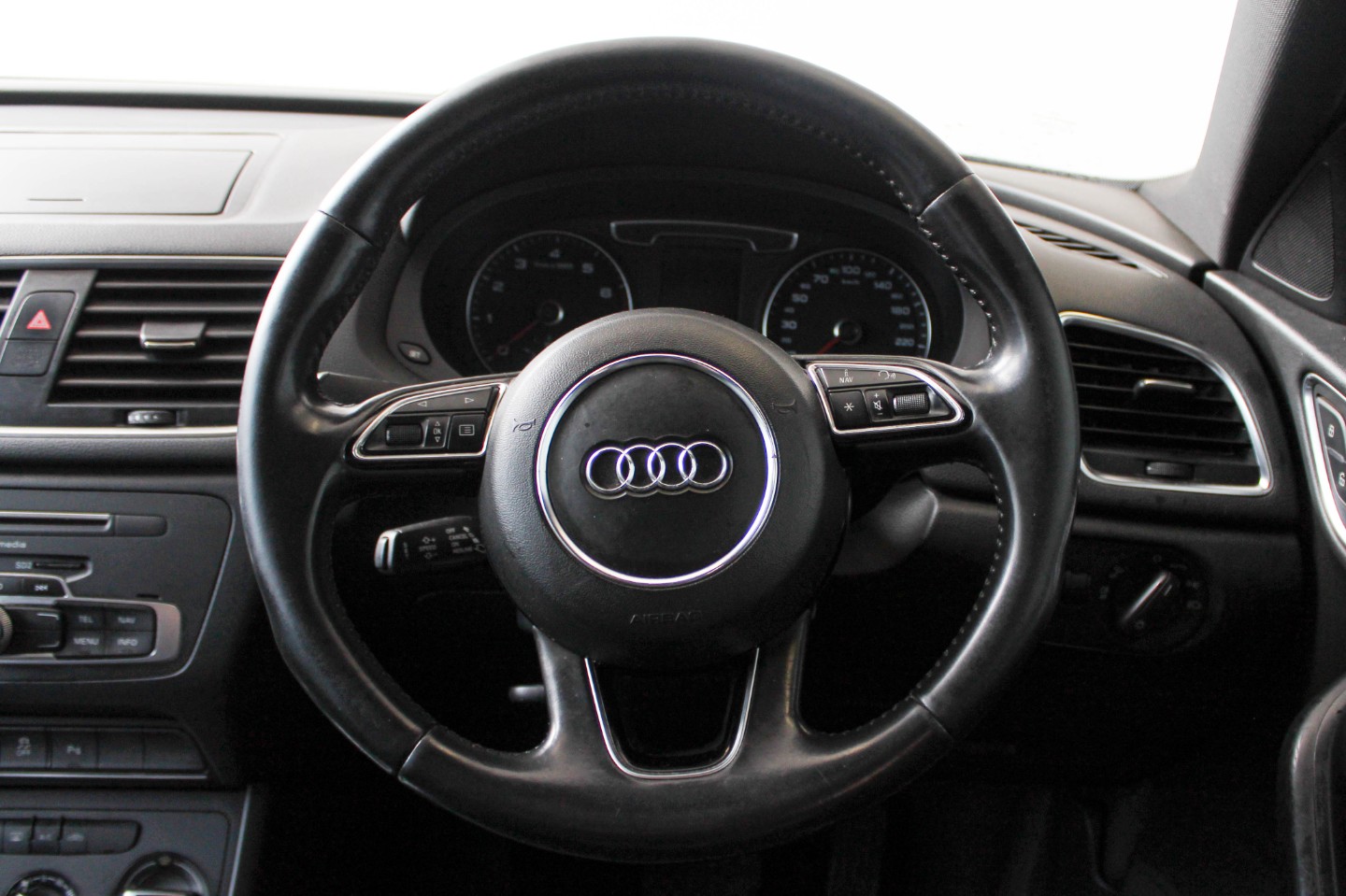 AUDI Q3 1.4T FSI STRONIC (110KW) - 12 