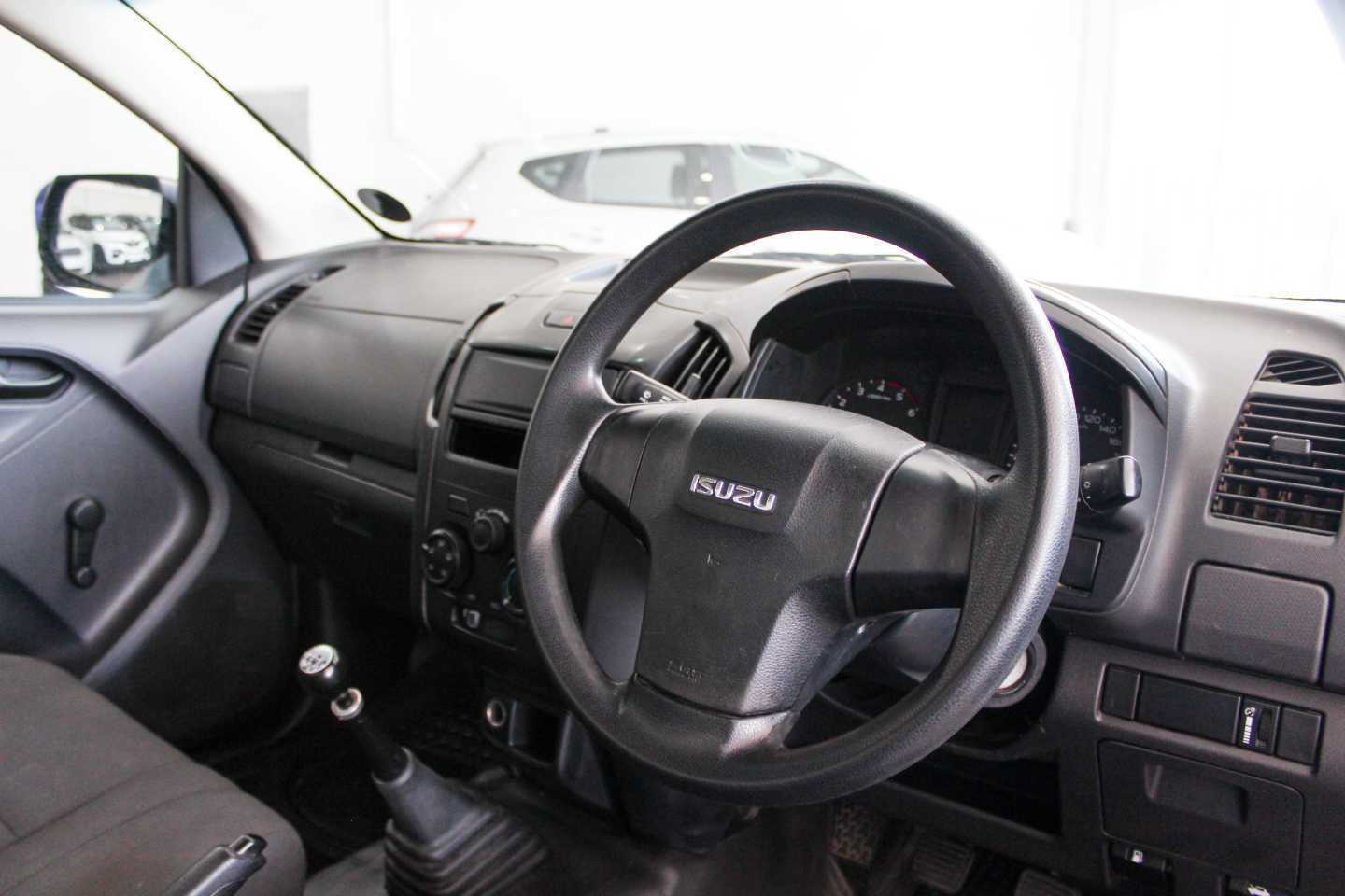 ISUZU D-MAX 250C S/C P/U - 13 