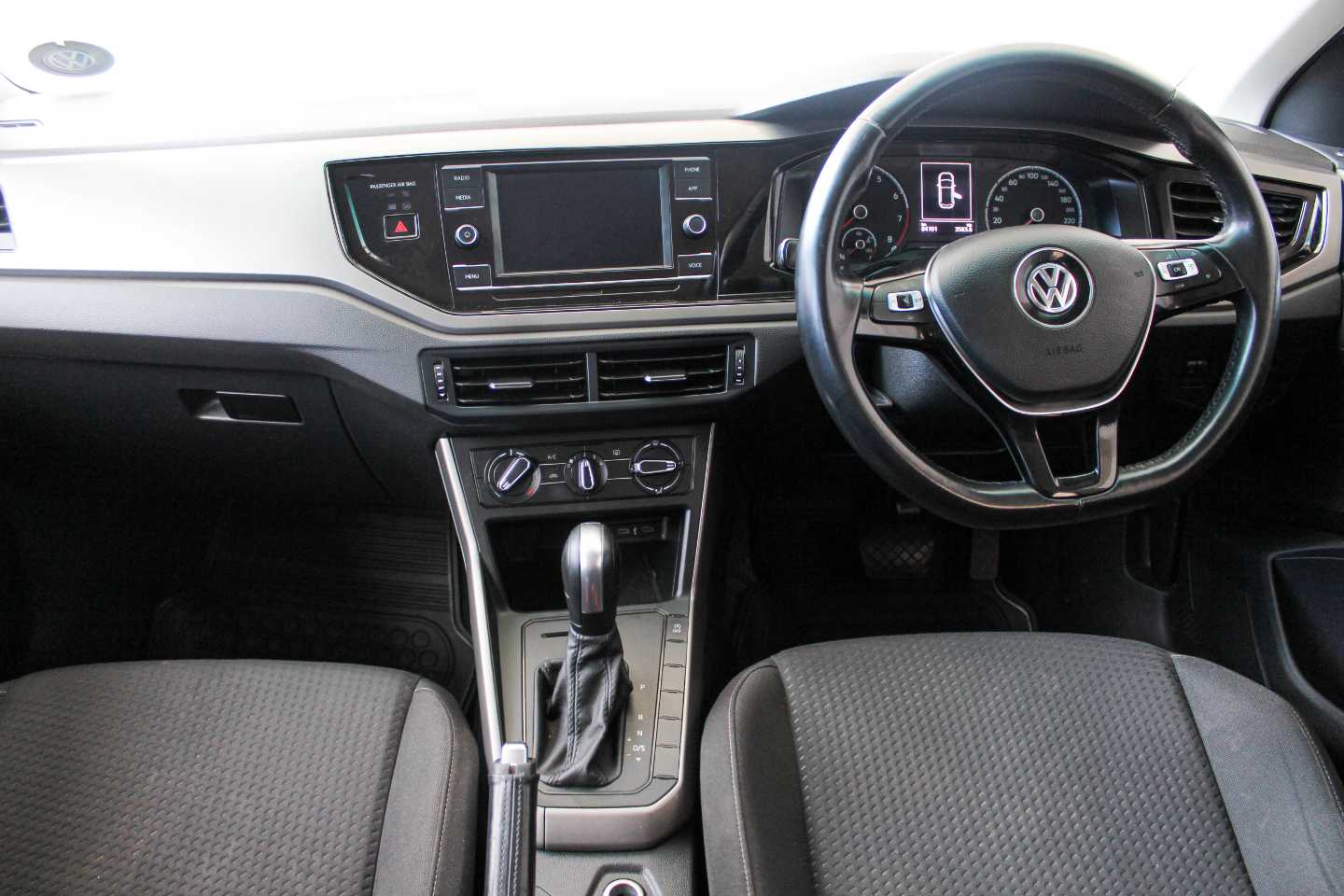 VOLKSWAGEN POLO 1.0 TSI COMFORTLINE DSG - 16 