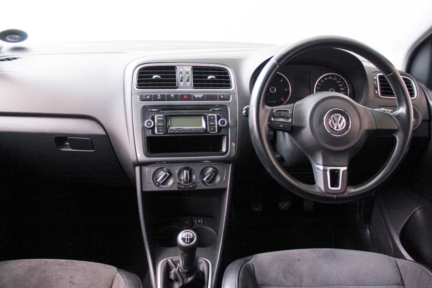 VOLKSWAGEN POLO 1.6 TDI COMFORTLINE 5DR - 17 