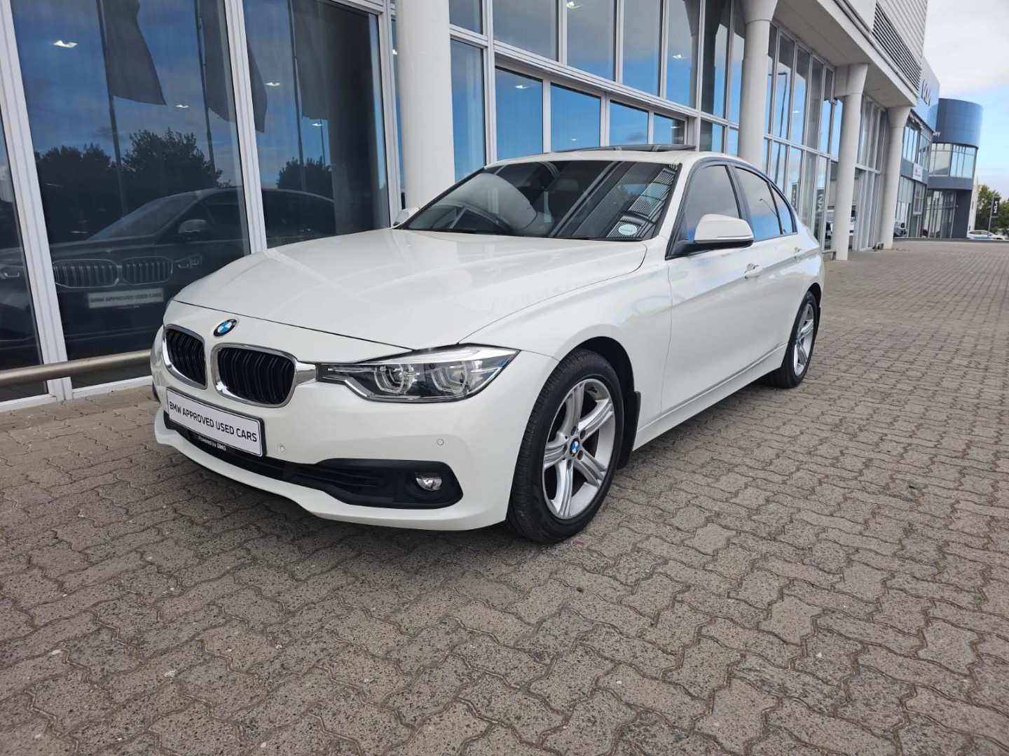 BMW 320i (F30) Auto