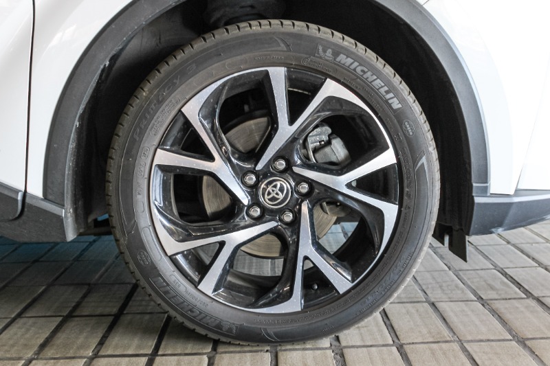 TOYOTA C-HR 1.2T PLUS CVT - 8 