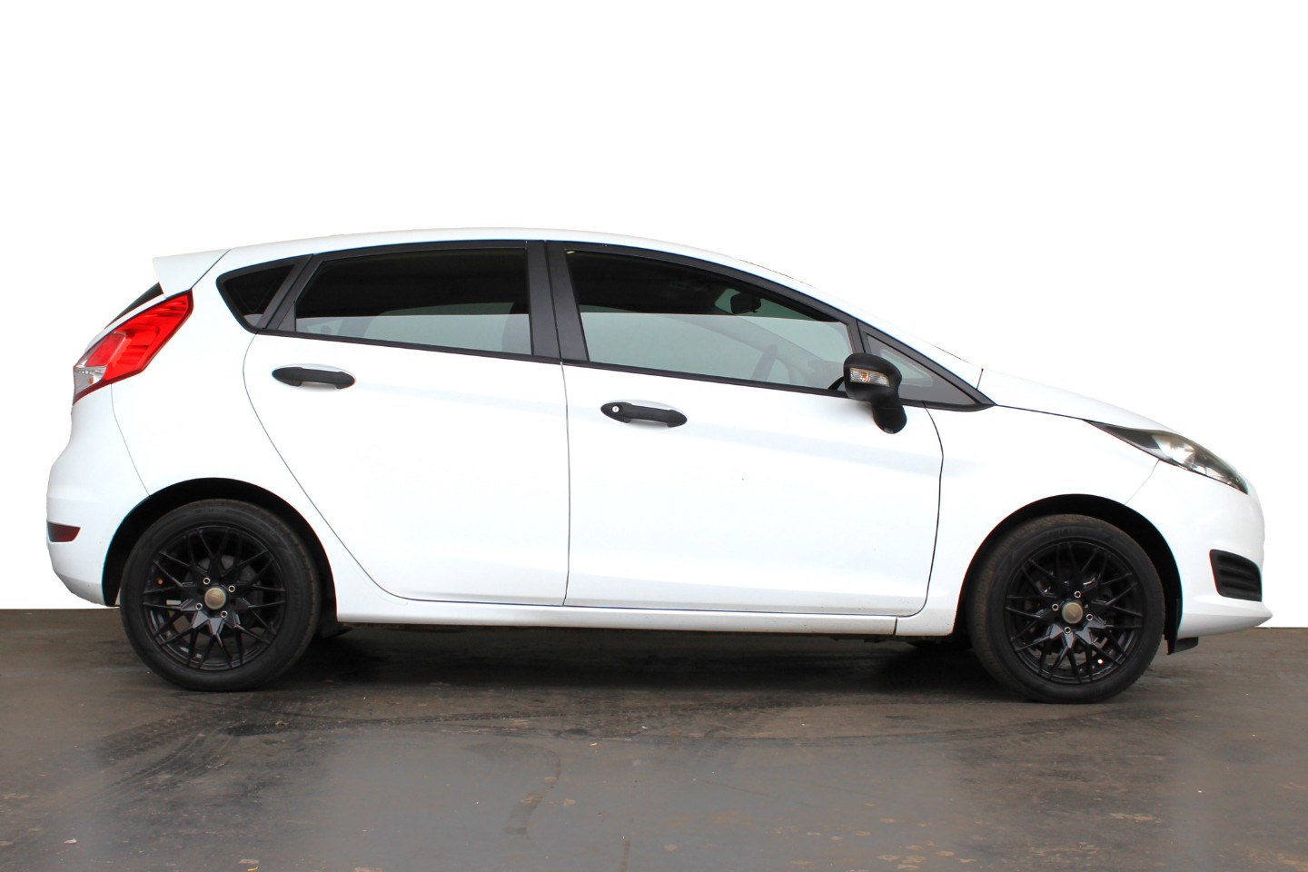 FORD FIESTA 1.4 AMBIENTE 5 Dr - 8 