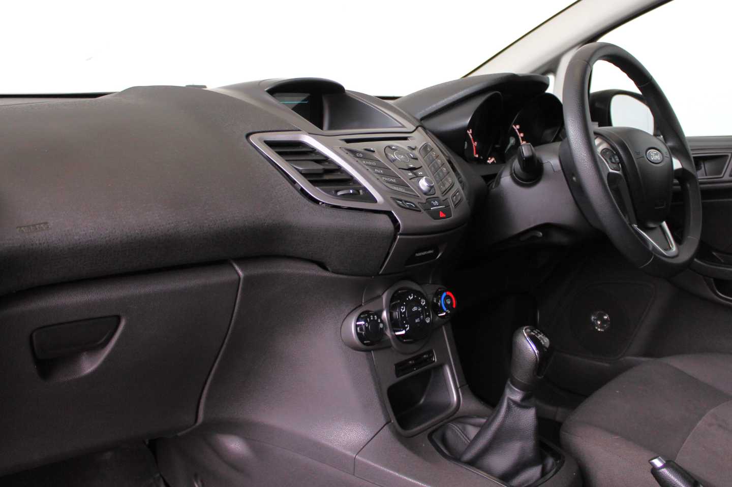 FORD FIESTA 1.4 AMBIENTE 5 Dr - 12 