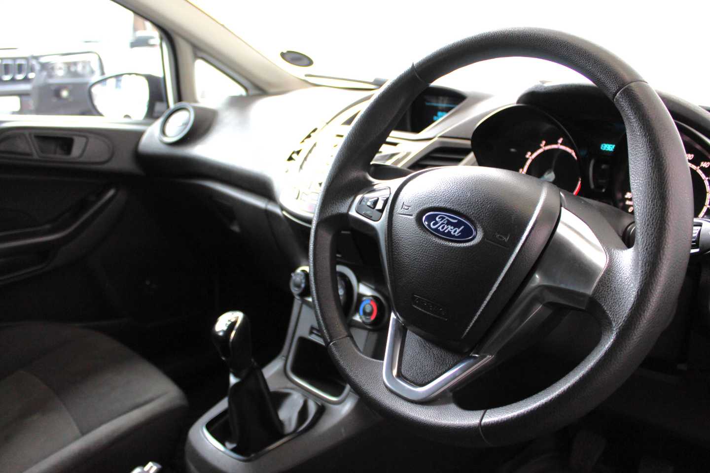 FORD FIESTA 1.4 AMBIENTE 5 Dr - 16 