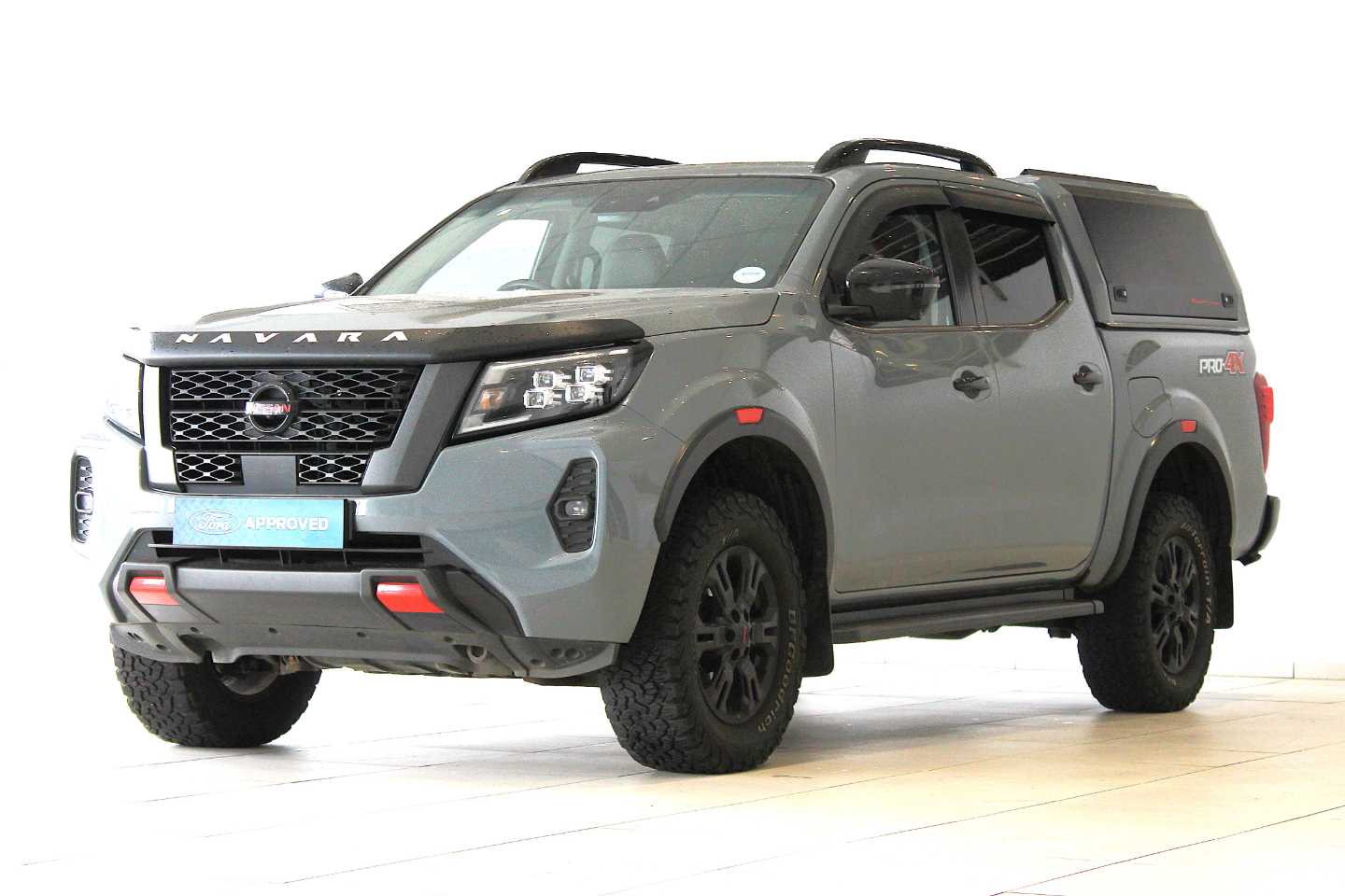 NISSAN NAVARA 2.5DDTI PRO-4X 4X4 A/T D/C P/U - 2 