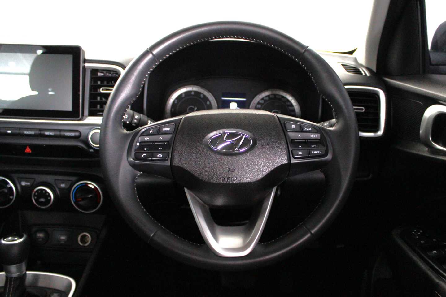 HYUNDAI VENUE 1.0 TGDI MOTION DCT - 11 