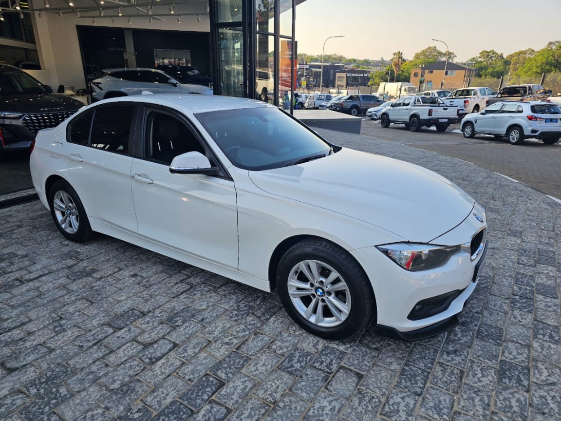 BMW 320i (F30) Auto