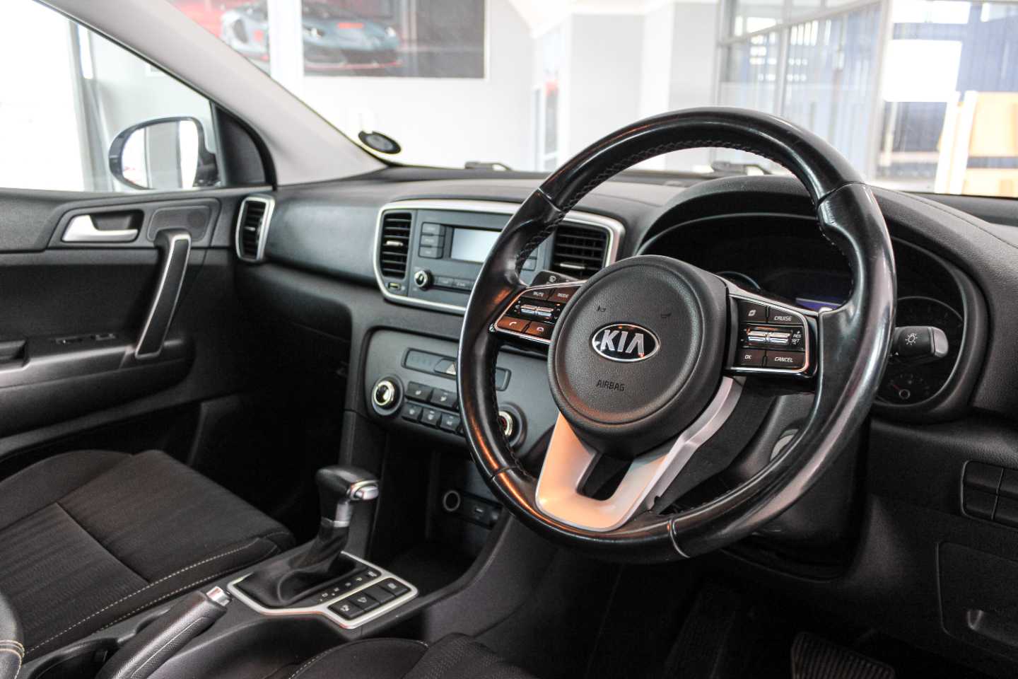 KIA SPORTAGE 2.0 CRDi IGNITE + A/T - 13 