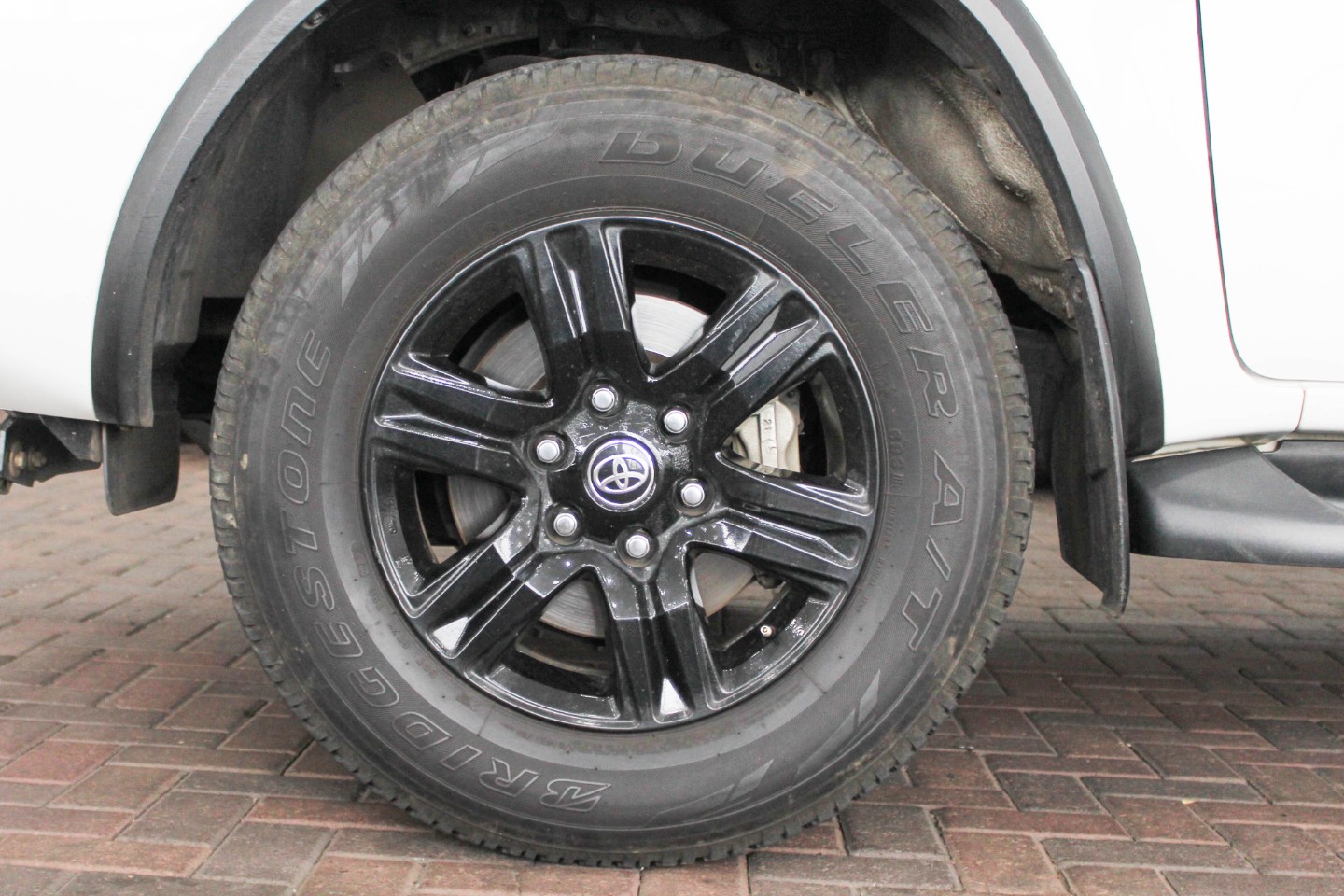 TOYOTA FORTUNER 2.4GD-6 R/B A/T - 10 