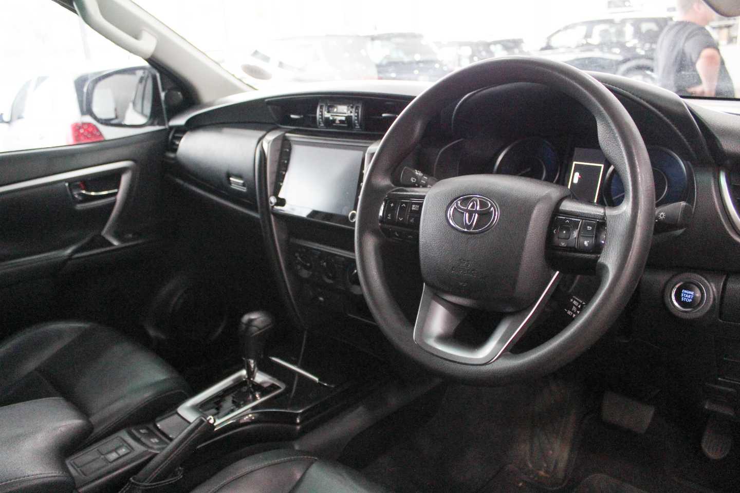 TOYOTA FORTUNER 2.4GD-6 R/B A/T - 18 